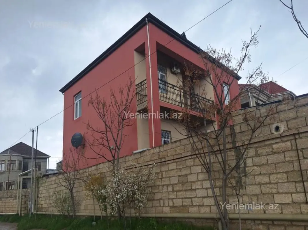 Satılır 4 otaqlı həyət evi 200 m²