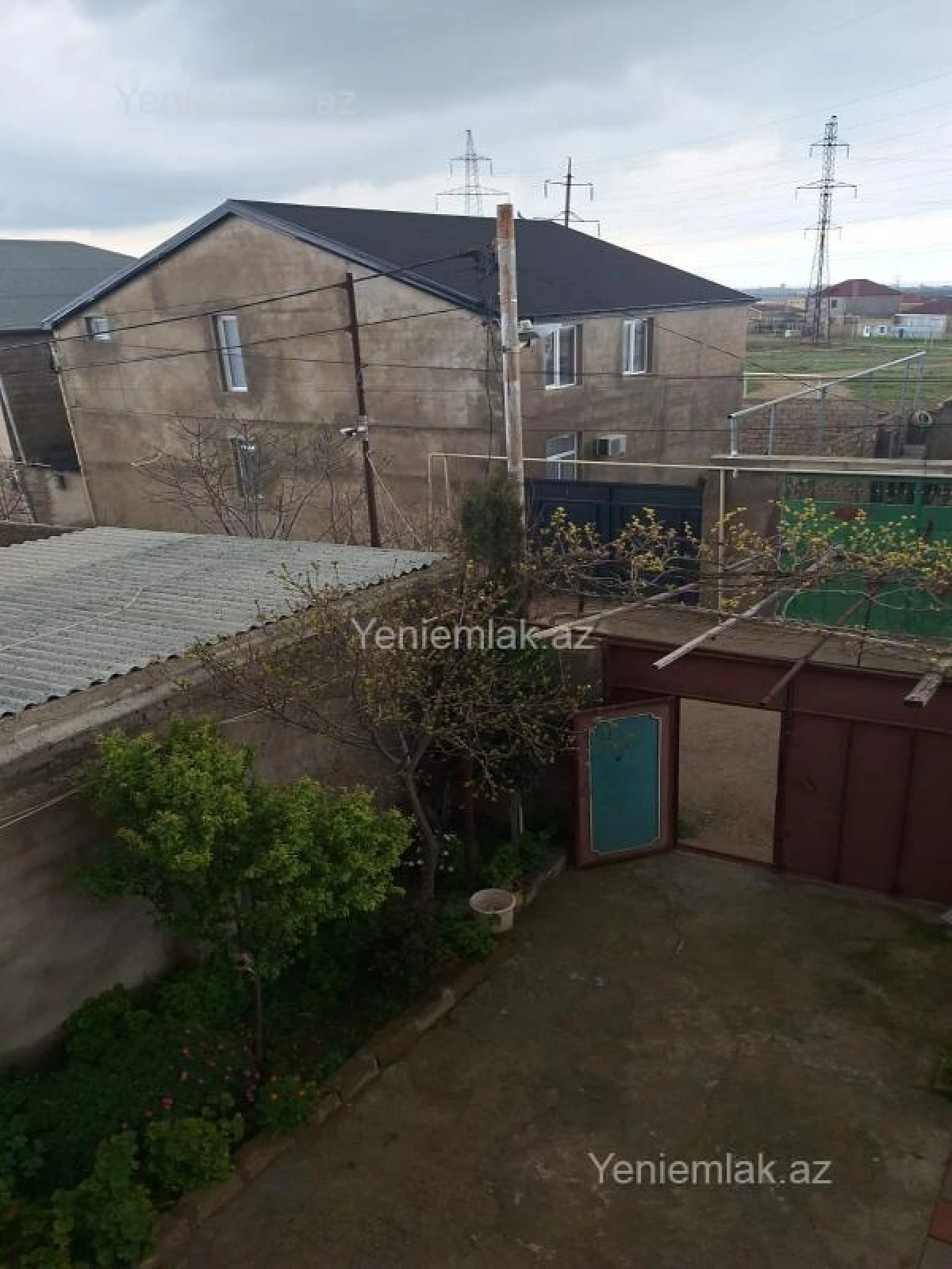 Satılır 4 otaqlı həyət evi 200 m²