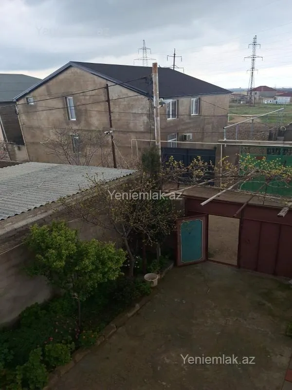 Satılır 4 otaqlı həyət evi 200 m²