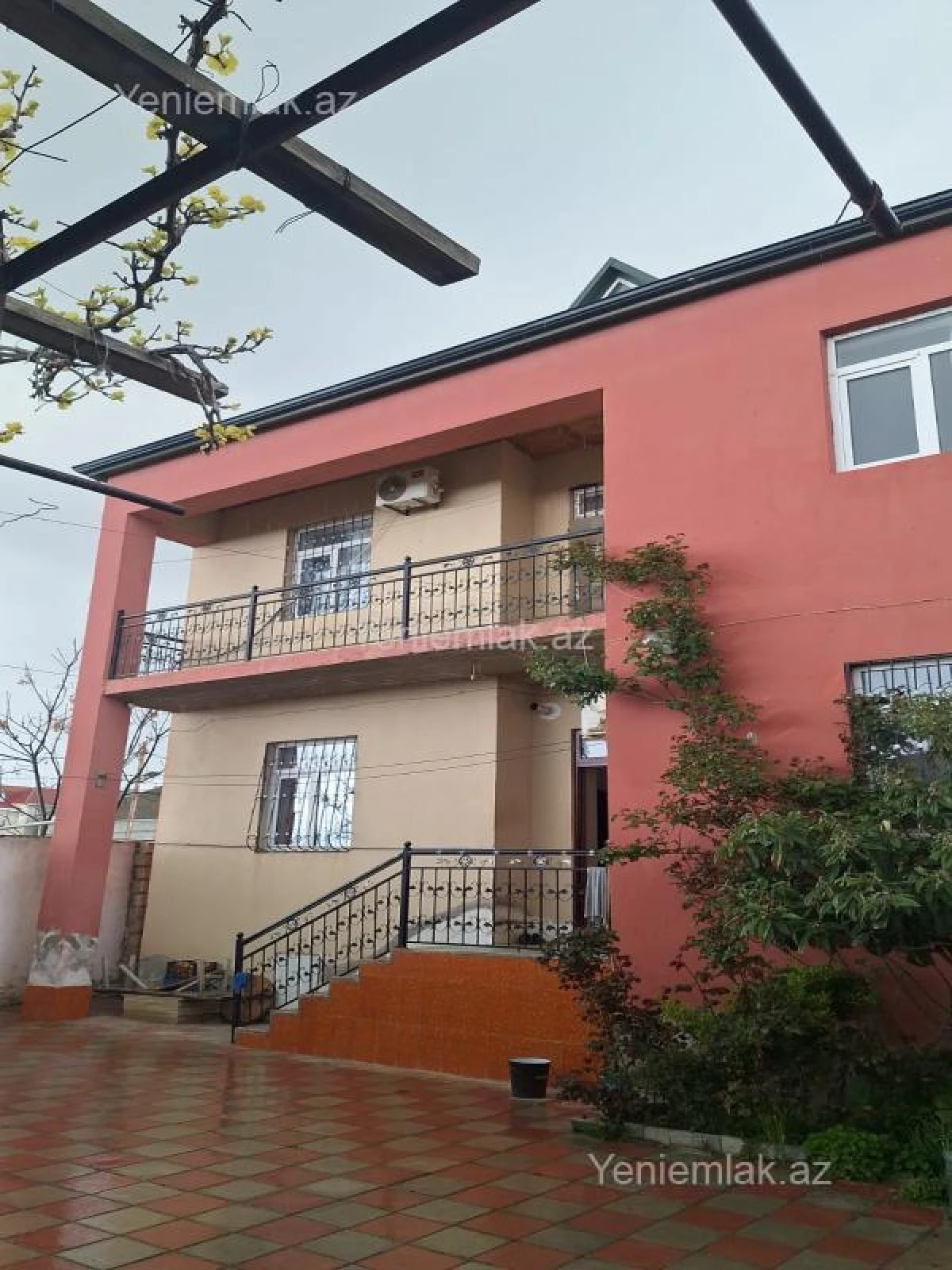 Satılır 4 otaqlı həyət evi 200 m²