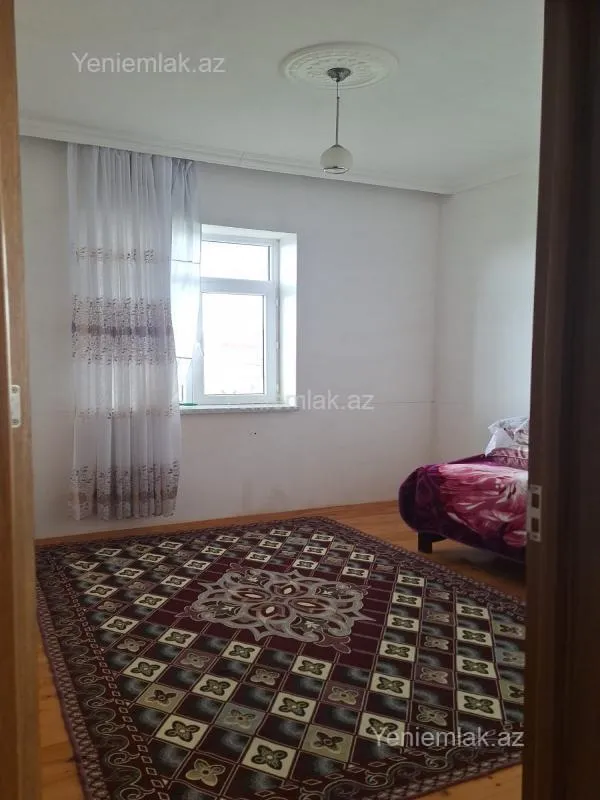 Satılır 4 otaqlı həyət evi 200 m²