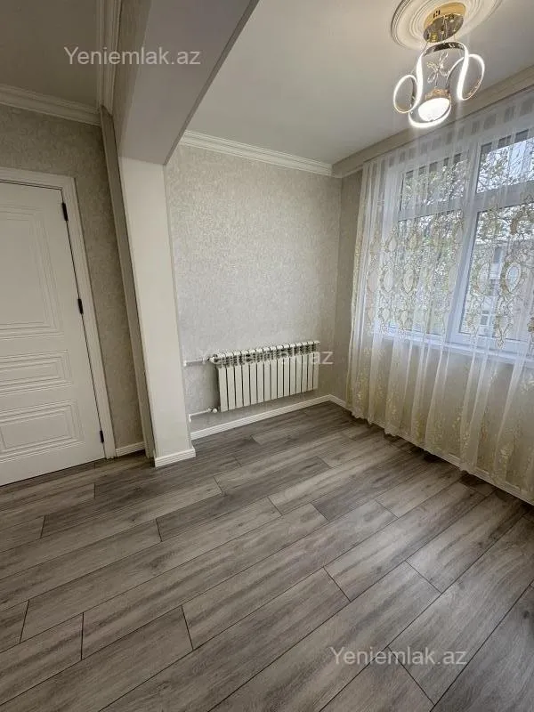 Satılır 2 otaqlı köhnə tikili 65 m²