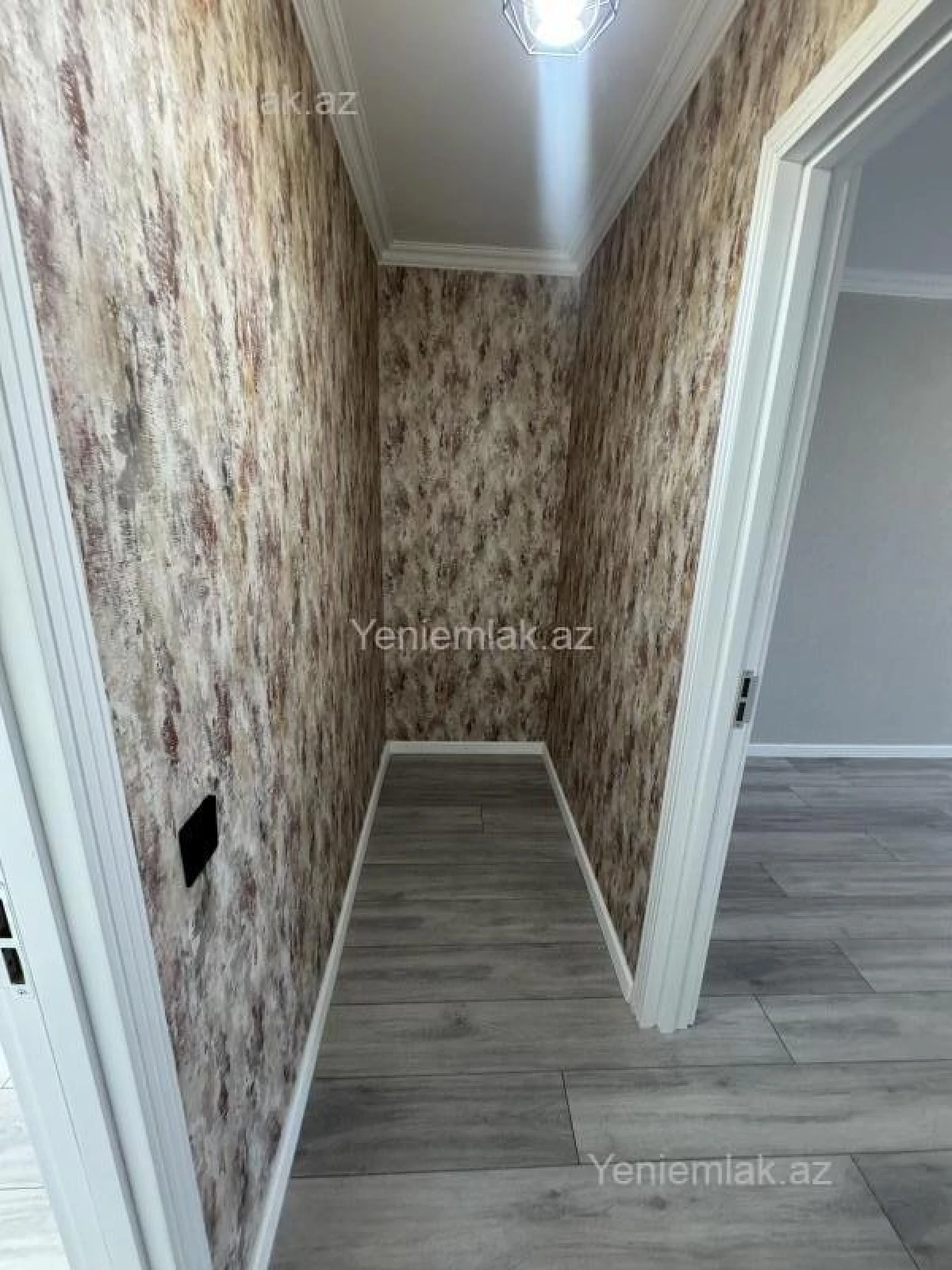 Satılır 2 otaqlı köhnə tikili 65 m²