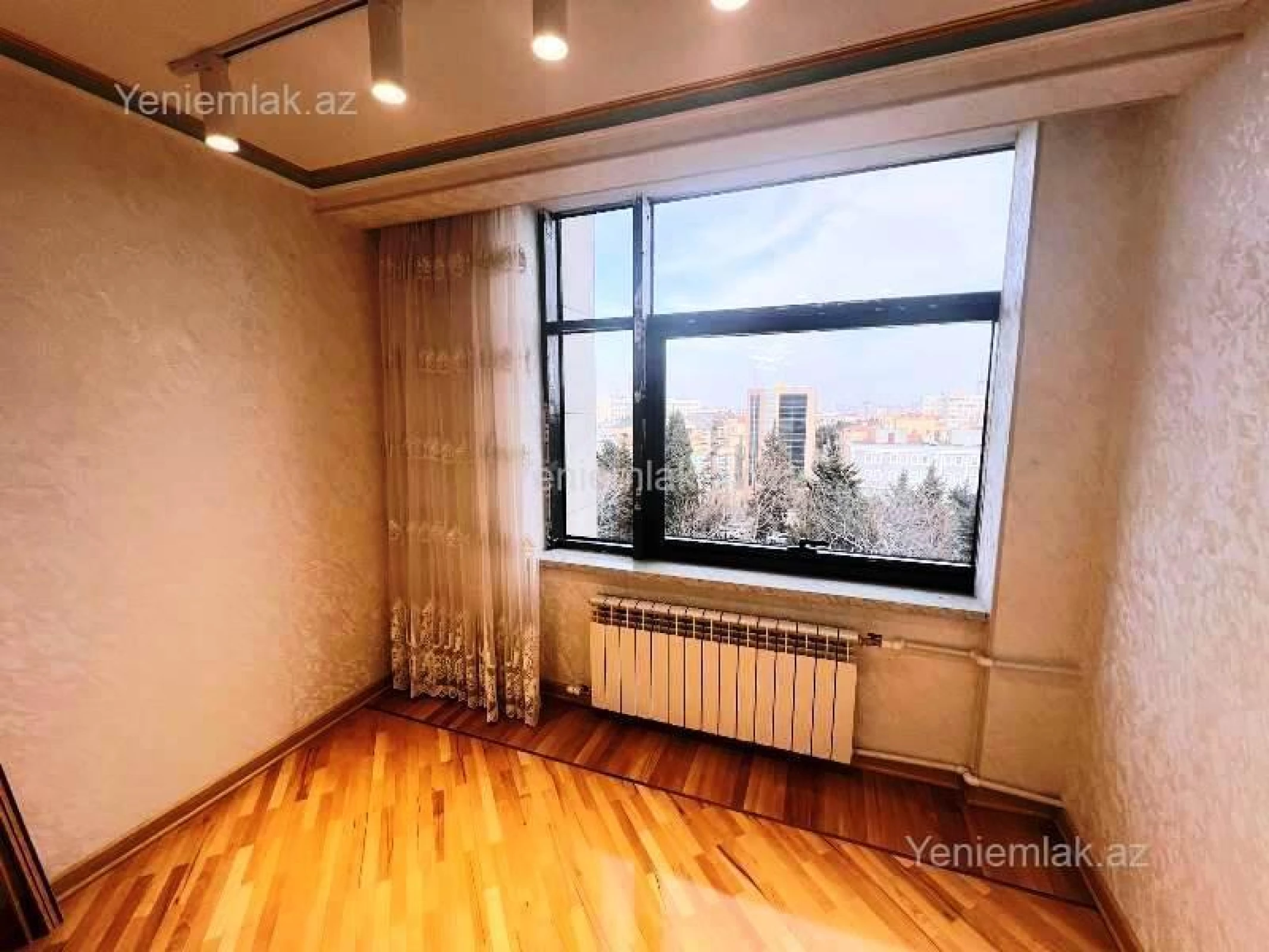 Satılır 2 otaqlı köhnə tikili 61 m²
