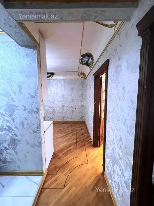 Satılır 2 otaqlı köhnə tikili 61 m²