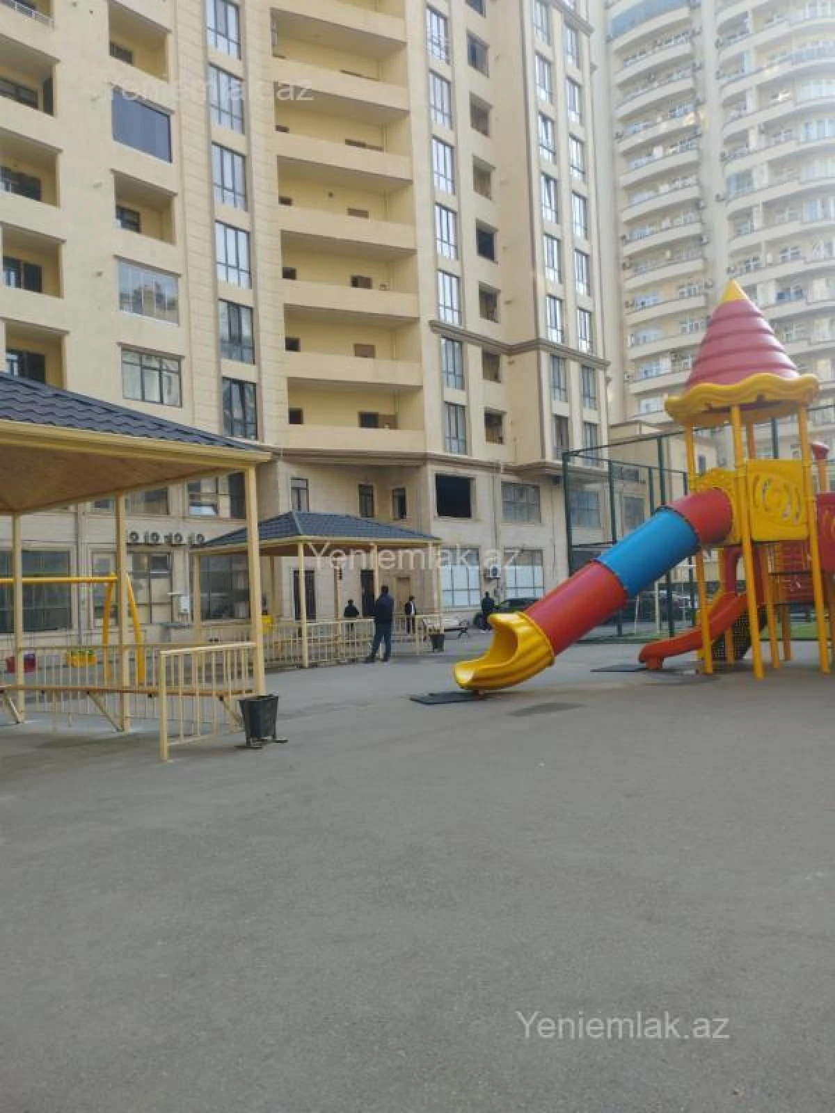 Satılır 4 otaqlı yeni tikili 175 m²