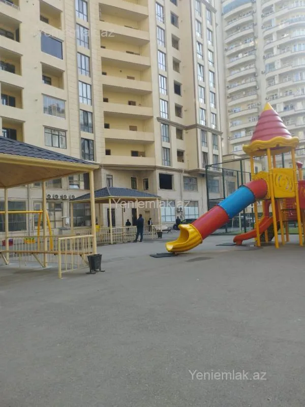 Satılır 4 otaqlı yeni tikili 175 m²