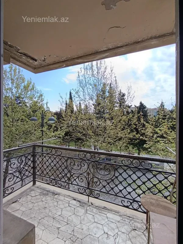 Satılır 2 otaqlı köhnə tikili 61 m²