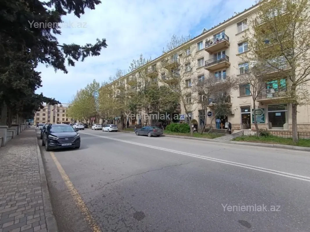 Satılır 2 otaqlı köhnə tikili 61 m²