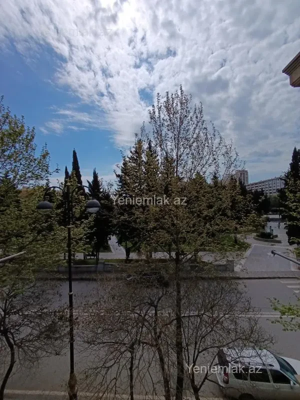Satılır 2 otaqlı köhnə tikili 61 m²