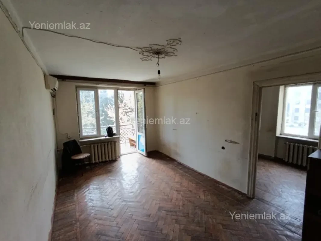 Satılır 2 otaqlı köhnə tikili 61 m²