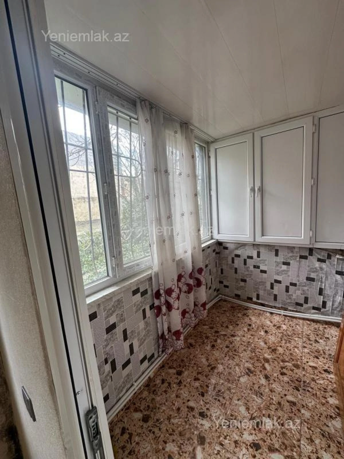 Satılır 2 otaqlı köhnə tikili 60 m²