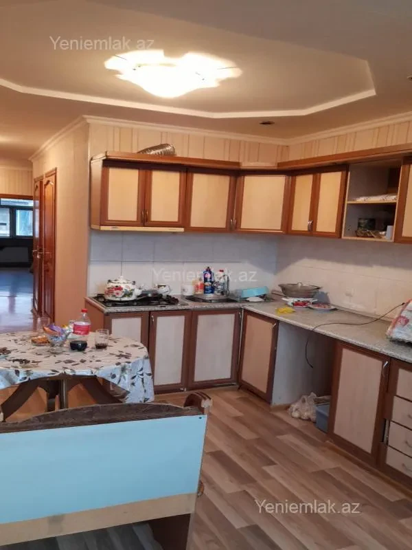 Satılır 4 otaqlı köhnə tikili 100 m²