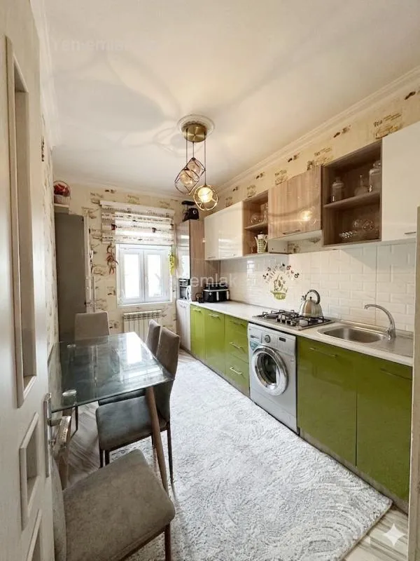 Satılır 3 otaqlı köhnə tikili 80 m²