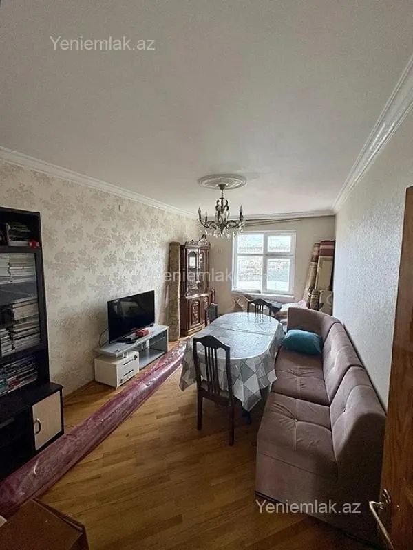 Satılır 5 otaqlı köhnə tikili 110 m²