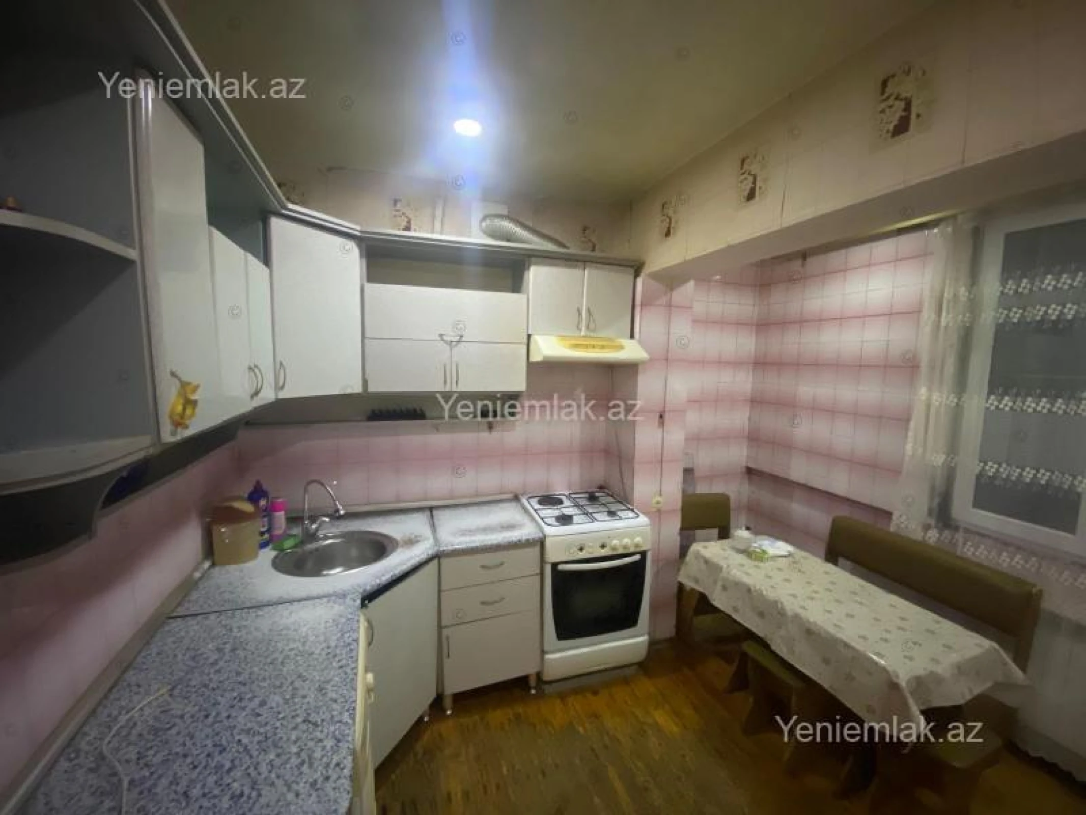 Satılır 2 otaqlı köhnə tikili 52 m²