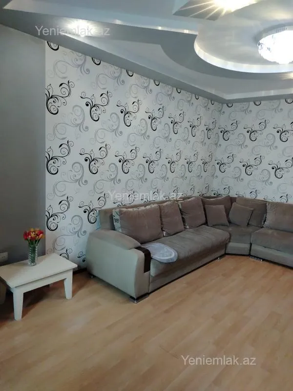 Satılır 4 otaqlı köhnə tikili 90 m²