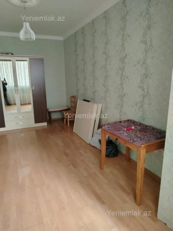 Satılır 4 otaqlı köhnə tikili 90 m²