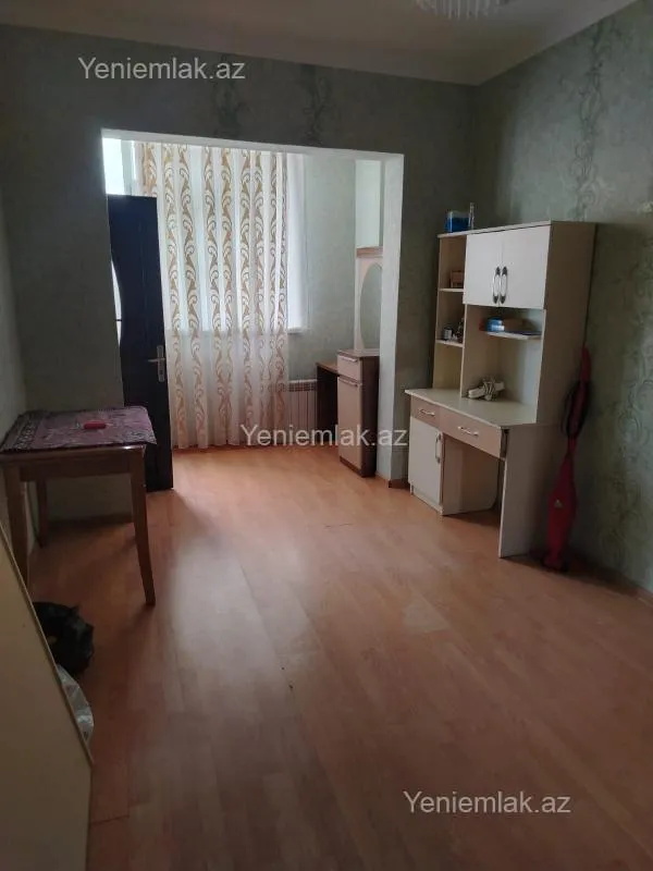Satılır 4 otaqlı köhnə tikili 90 m²