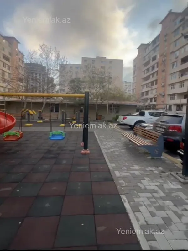 Satılır 4 otaqlı köhnə tikili 100 m²