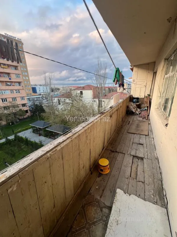 Satılır 4 otaqlı köhnə tikili 100 m²