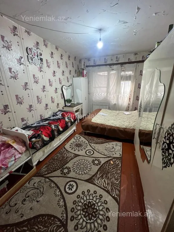 Satılır 4 otaqlı köhnə tikili 100 m²