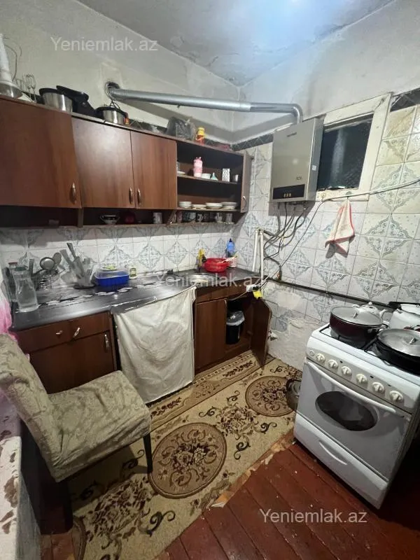 Satılır 4 otaqlı köhnə tikili 100 m²