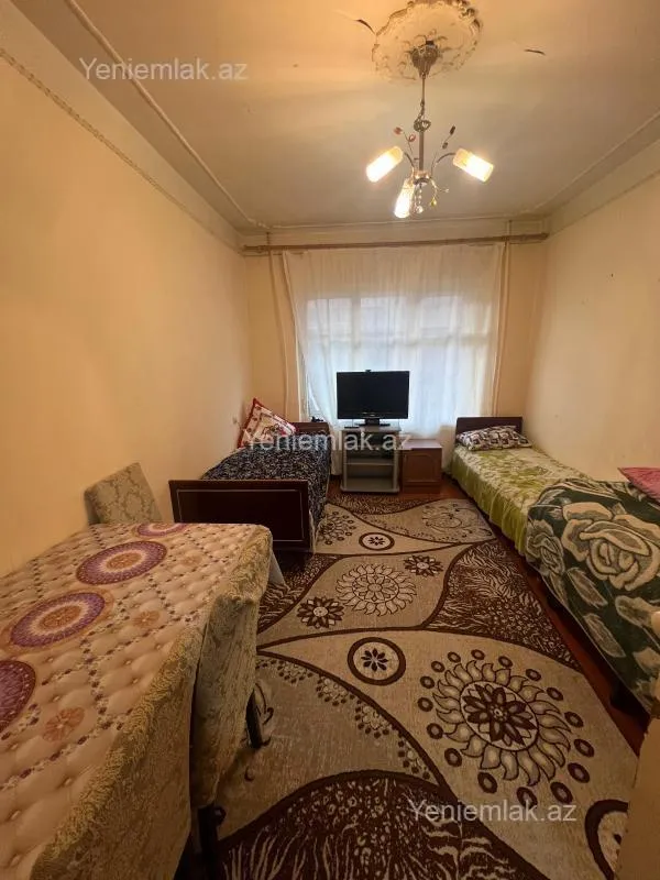 Satılır 4 otaqlı köhnə tikili 100 m²