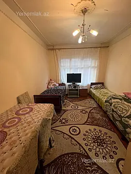 Satılır 4 otaqlı köhnə tikili 100 m²