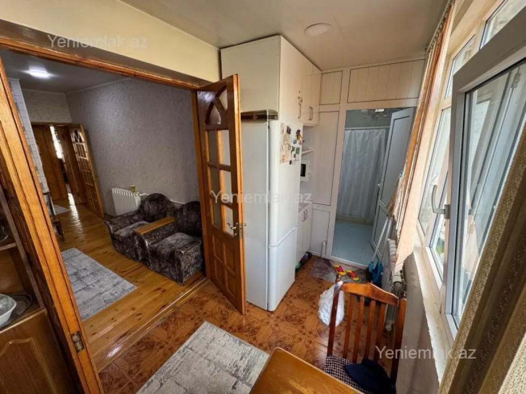 Satılır 4 otaqlı köhnə tikili 90 m²