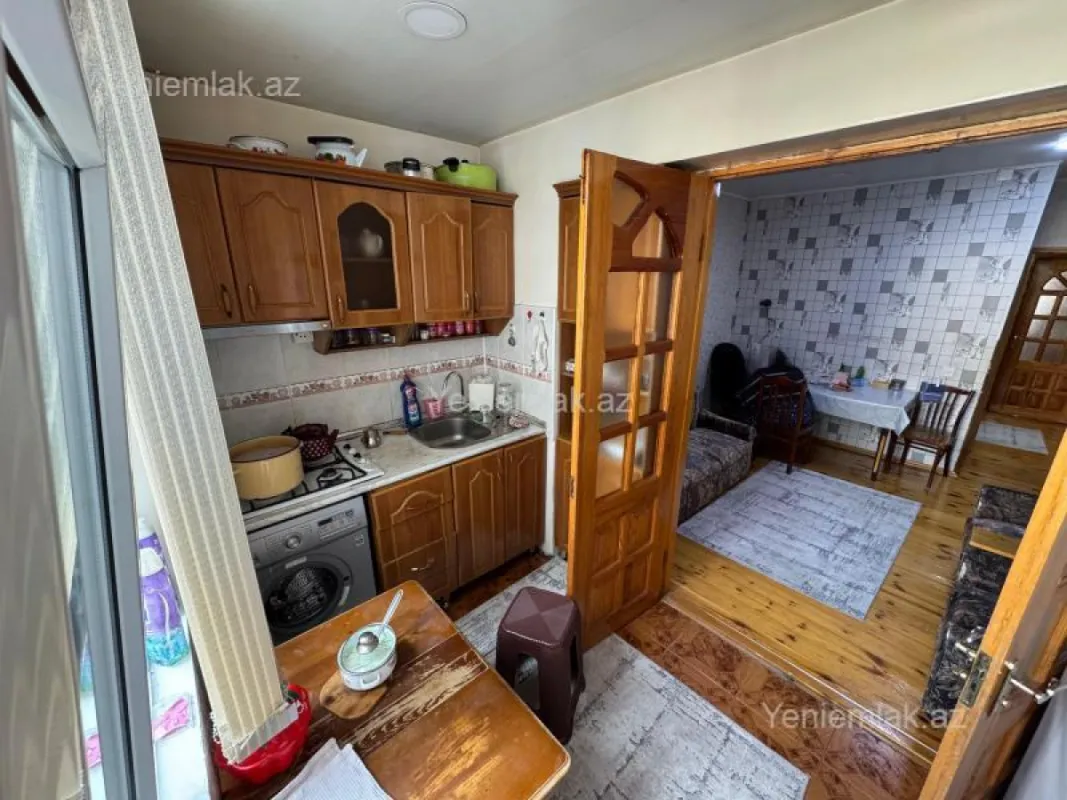 Satılır 4 otaqlı köhnə tikili 90 m²