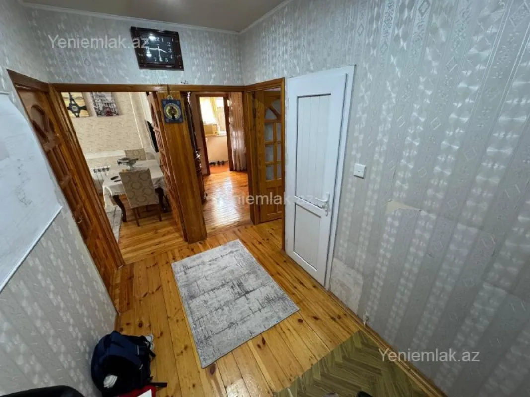 Satılır 4 otaqlı köhnə tikili 90 m²