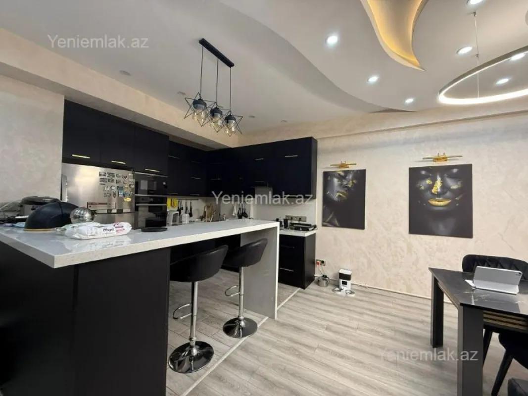 Satılır 2 otaqlı yeni tikili 128 m²