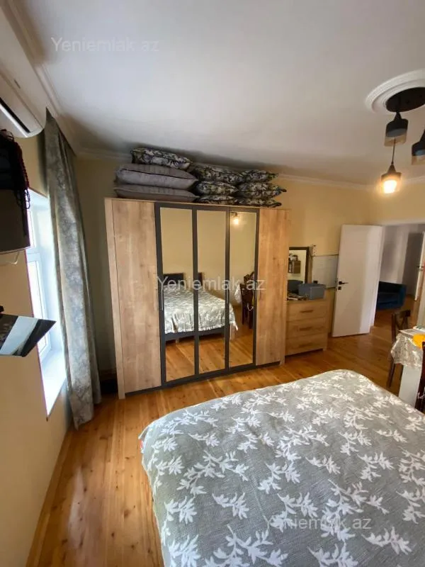 Satılır 6 otaqlı həyət evi 299 m²