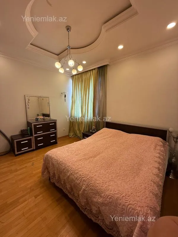 Satılır 3 otaqlı yeni tikili 150 m²