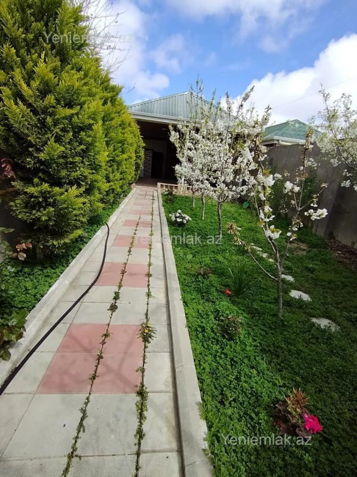 Satılır 4 otaqlı həyət evi 100 m²