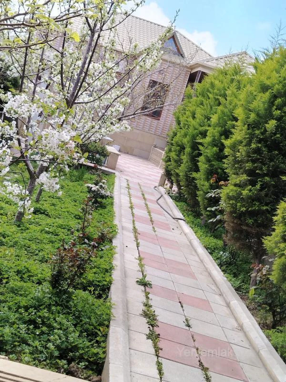 Satılır 4 otaqlı həyət evi 100 m²