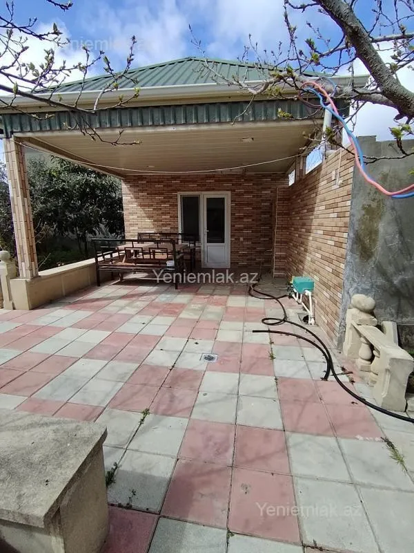 Satılır 4 otaqlı həyət evi 100 m²