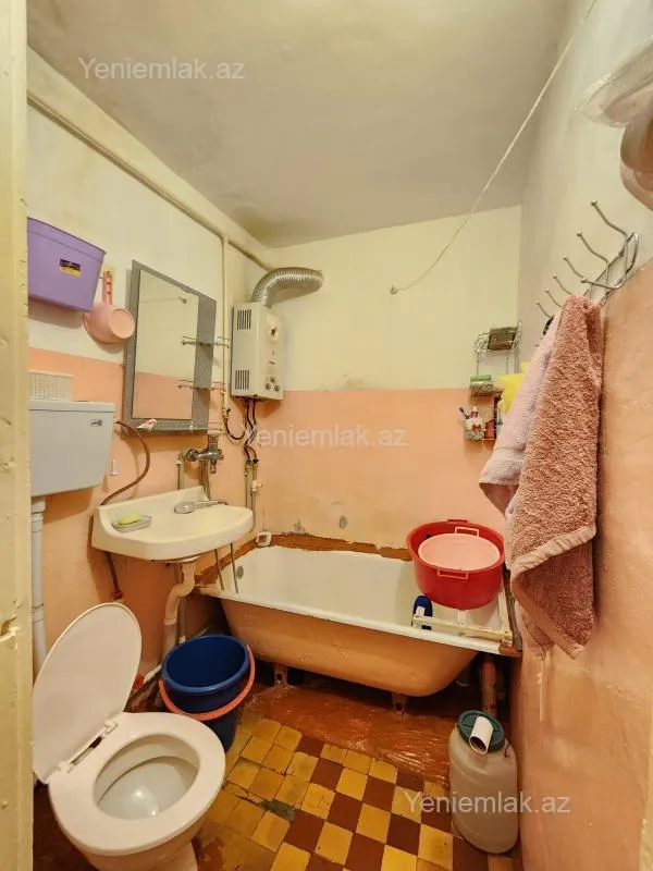 Satılır 2 otaqlı köhnə tikili 50 m²