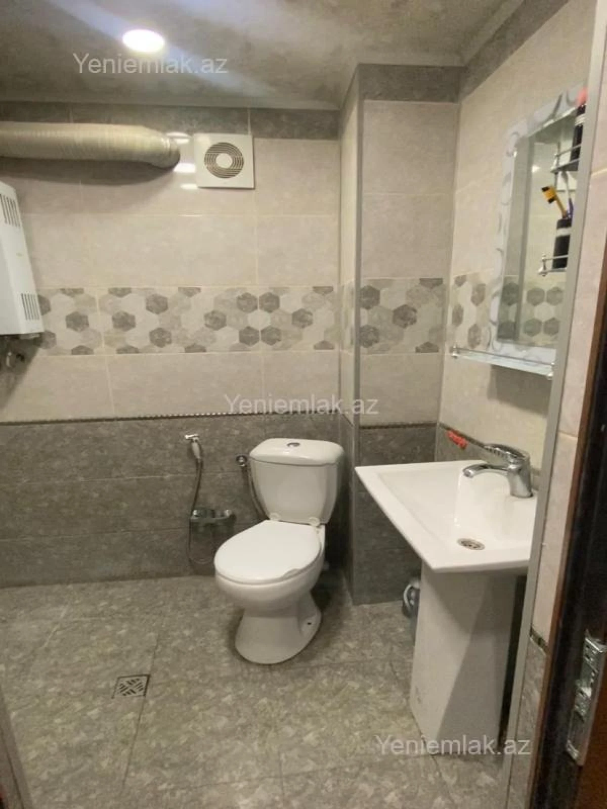 Satılır 3 otaqlı köhnə tikili 70 m²