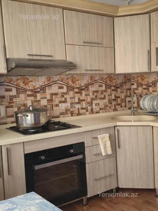 Satılır 3 otaqlı köhnə tikili 80 m²