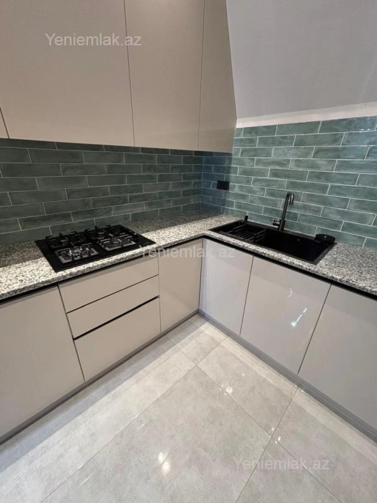 Satılır 3 otaqlı yeni tikili 85 m²