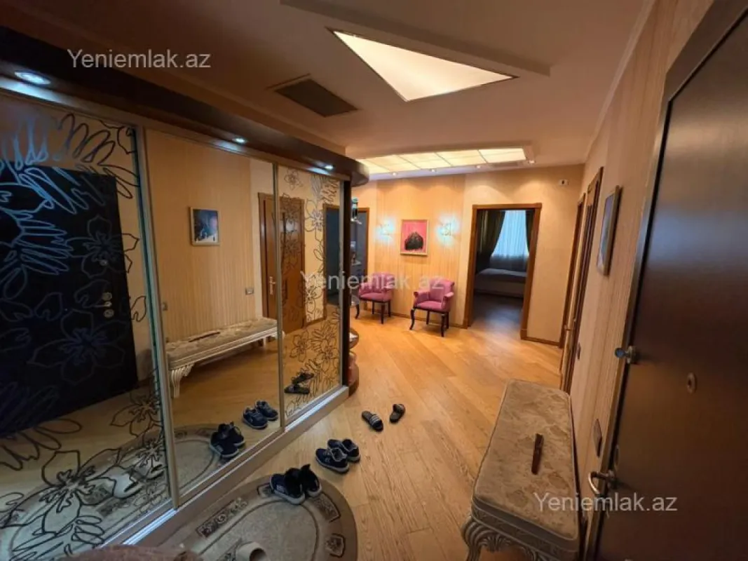 Satılır 4 otaqlı yeni tikili 180 m²