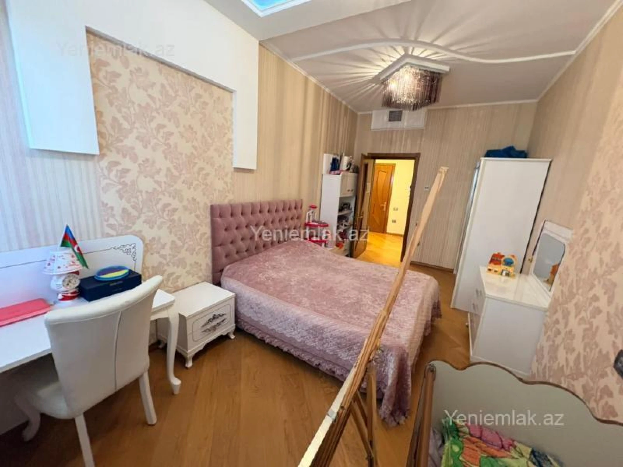 Satılır 4 otaqlı yeni tikili 180 m²