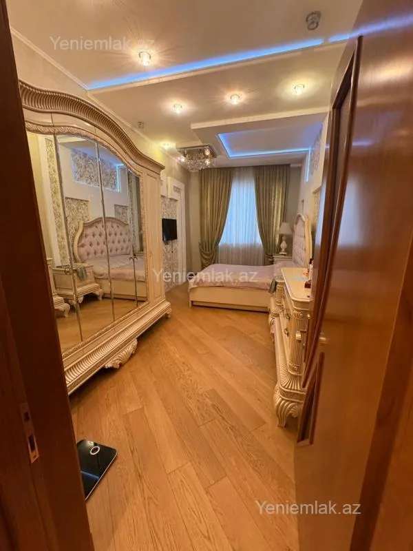 Satılır 4 otaqlı yeni tikili 180 m²