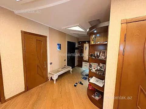 Satılır 4 otaqlı yeni tikili 180 m²