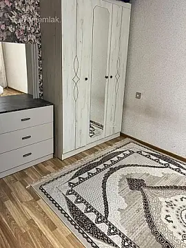 Satılır 4 otaqlı köhnə tikili 110 m²