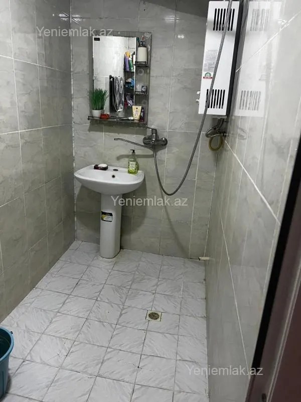 Satılır 4 otaqlı köhnə tikili 110 m²