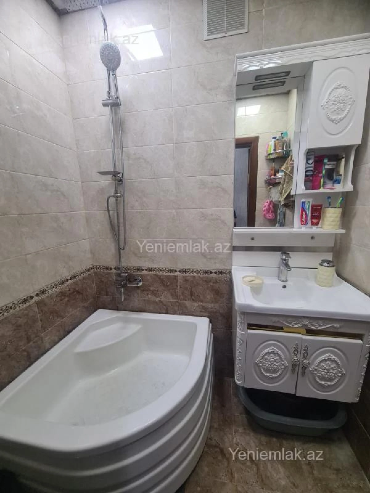 Satılır 3 otaqlı köhnə tikili 80 m²