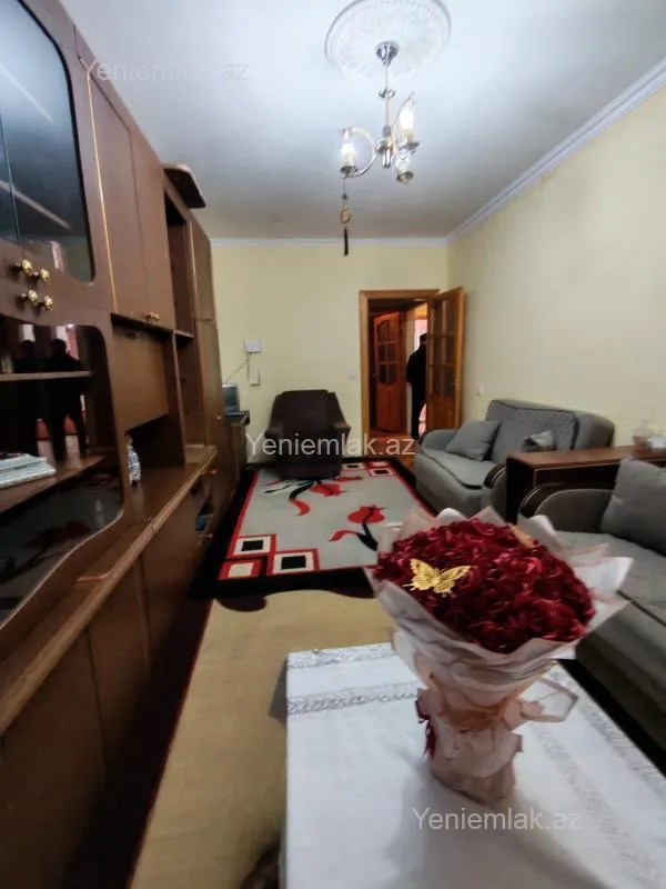 Satılır 2 otaqlı köhnə tikili 60 m²